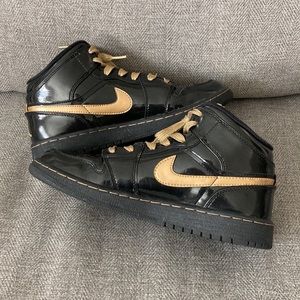 Air Jordan 1 metallic black